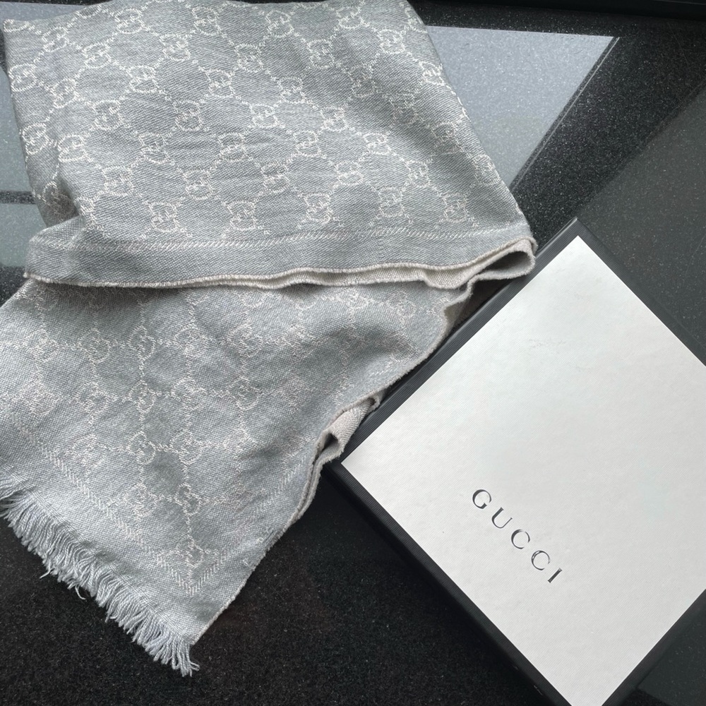 Gucci grey scarf